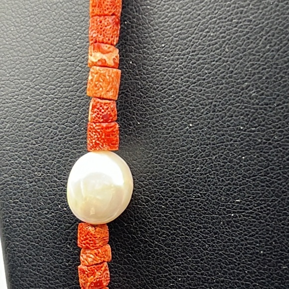 ARTISAN RED SPONGE CORAL, BAROQUE PEARL, & STERLING SILVER 18.5” NECKLACE - Picture 5 of 10